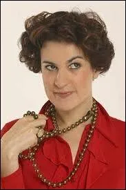 Comment s'appelle la vieille fille nave de la bande ?