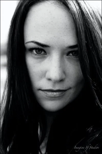 Avec qui travaille-t-elle en 2012 ?