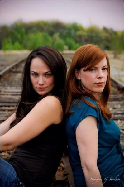 Qui a t la co-quipire de Kris lorsqu'elle tait avec TAPS ?