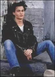 Dans l'pisode 16, saison 2, qu'arrive-t-il  la petite amie de Thomas ?