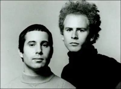 Duo amricain de musique pop form en 1957. Ses membres font partie des artistes les plus populaires des annes 1960. Ils chantrent 'Mrs. Robinson', qui apparait dans le film 'Le Laurat'.