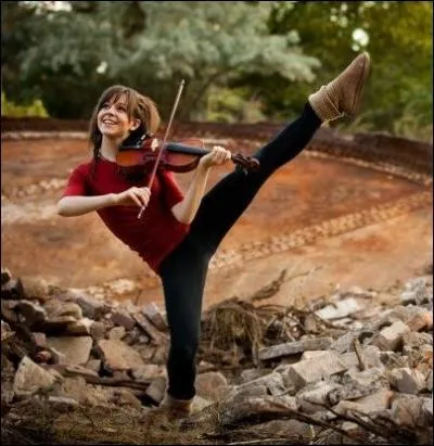 Comment les jurs de l'mission America's Got Talent, Sharon Osbourne et Piers Morgan la dcrivent-ils ?