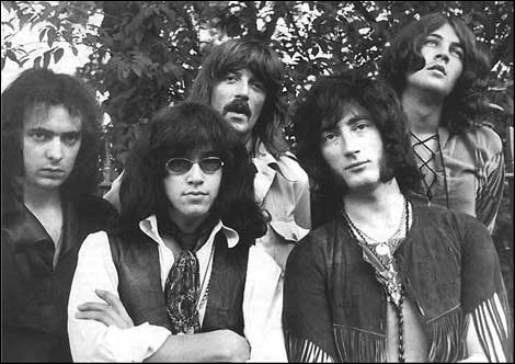 Groupe de rock britannique fondé en 1968, considéré comme l'un des fondateurs du genre hard-rock. La chanson 'Smoke on the Water' est la plus connue du groupe.