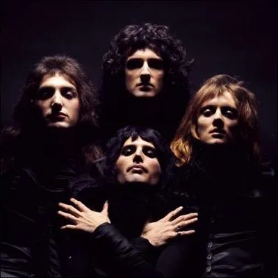 Groupe de rock britannique, form en 1970  Londres. Groupe britannique ayant connu le plus grand succs commercial ces trente dernires annes. 'Bohemian Rhapsody' est un de leurs nombreux succs.
