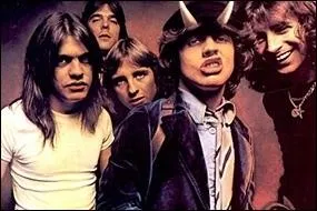 Groupe de rock australo-britannique form  Sydney en 1973, par les frres Angus et Malcolm Young. Le groupe connait un succs mondial avec l'album 'Highway to Hell', sorti le 27 juillet 1979.