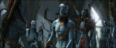 Comment s'appellent les humanodes bleus qui peuplent cette plante et qui sont hostiles  l'homme ?