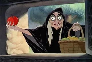 Comment s'appelait la reine dans Blanche neige et les sept nains ? (le nom  progressivement tait abandonn)