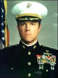 Comment s'appelle le meilleure agent de la CIA (qui travaille avec lui)