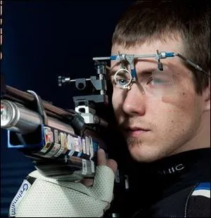 Quelle discipline de tir assez mconnue comporte 5 preuves aux JO (3 pour les hommes, 2 pour les femmes) ?