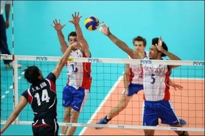 Quel sport collectif va se drouler en salle mais aussi sur la plage ?
