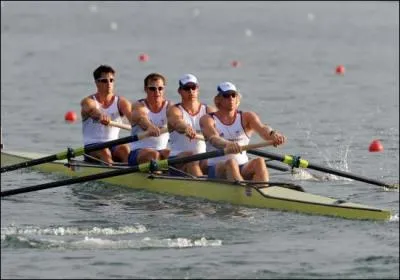 Quel est ce sport aquatique qui peut comporter ou non un barreur ?