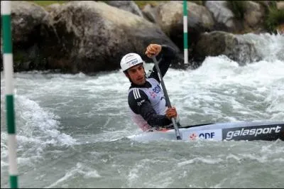 Quel sport sera divis en deux disciplines, le slalom et la course en ligne, et se prsentera en 16 preuves ?