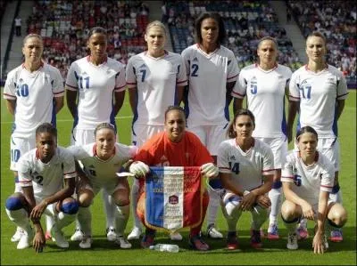 Ces joueuses sont fires car elles se sont qualifies pour les Jeux. Quel sport pratiquent-elles ?