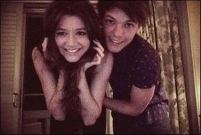 Qu'a cri Louis, en compagnie de Eleanor, du haut de la tour Eiffel ?