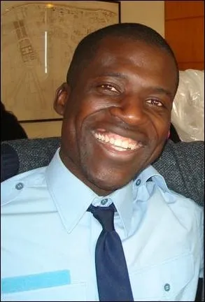 Quel est son site Twitter ?