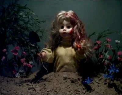 *Srie Tl* Dans l'pisode 24 de la saison 2 nomm   If These Dolls Could Talk  Que dit la poupe reprsentant Alison ?