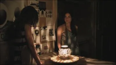 Dans la srie tl, lors de l'pisode 2 de la saison 3 nomm  My name is trouble , quel est le nom qu'invente Aria pour que Jenna ne la reconnaisse pas ?