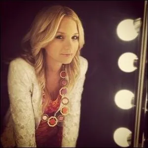 Dans la srie tl, encore dans l'pisode 7 de la saison 3  Crazy , quel est le nom des 2 nouveaux personnages ?