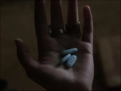 Dans la srie tl, dans l'pisode 5 de la saison 3  That girl is poison , quels sont les effets de la drogue si elle est consomme avec de l'alcool ?