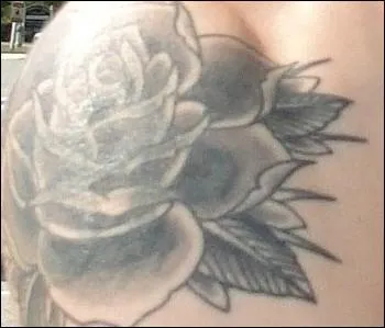 A qui appartient ce tatouage ?