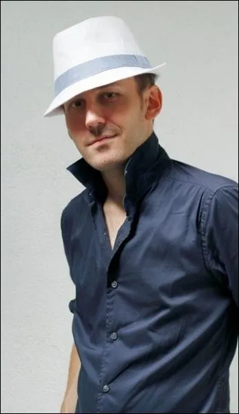 Dans combien de pice(s) de thtre a-t-il jou ?