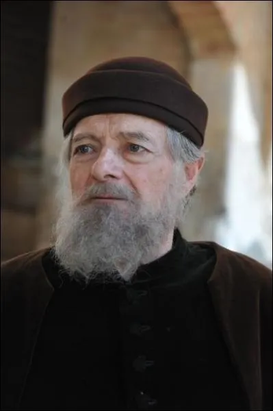 Arnavi est le meilleur ami de :