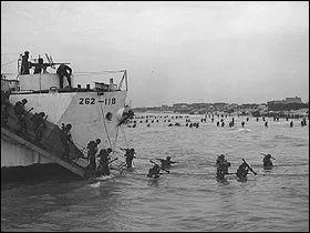 Lors du Second conflit mondial les Allis dbarqurent sur les ctes de la Manche. Combien de secteurs se trouvaient sur cette portion de plage ?