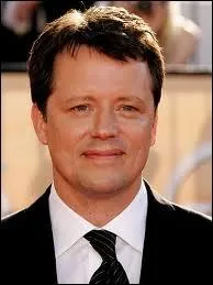 Dans la saison 1, Rex Van de kamp meurt empoisonn. Par qui ?