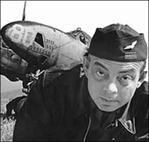 De quoi parle-t-on : "Ni goût, ni couleur, ni arôme toi qui représentes la vie. Tu es la plus grande richesse au monde, si pure au ventre de la terre" ?