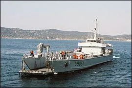 Quel est le nom de ce navire, bateau de débarquement ?