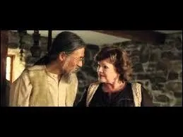 Que fait la mre de Fatal du cadeau qu'il lui apporte ?