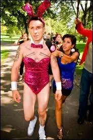 Dans quelle mission tlvise Fatal se ridiculise-t-il ?