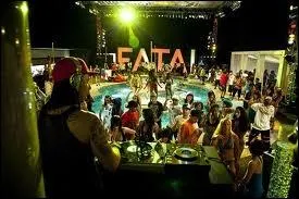 A quel sourcil Fatal s'est-il fait une entaille ?