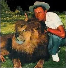 Qui est le Docteur Tracy (le daktari) ?