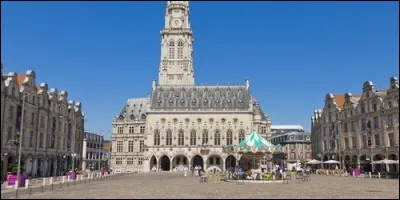 Quelle est la capitale administrative et universitaire du département du Pas-de-Calais ?