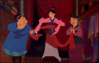 Lorsque Mulan se prpare pour aller chez la dame marieuse, en quoi sont faites les perles de son collier?