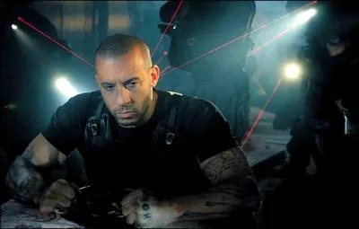 (2009) Un futur proche o le monde, ravag par la guerre, est livr  l'anarchie,  l'anomie et aux intgrismes.