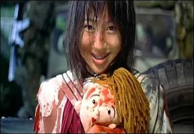 (2000) Dans un Japon futuriste, une classe de troisime est tire au sort chaque anne pour s'affronter sur une le durant trois jours, au bout desquels il ne reste qu'un survivant.