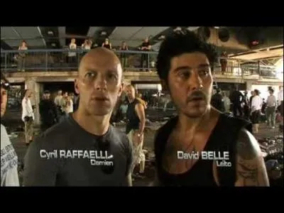 (2004) Un mur d'isolement entoure les cits ghettos de leur priphrie. Les gangs y rgnent en matres.