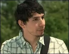 Avec qui Guy est-il en ce moment ?