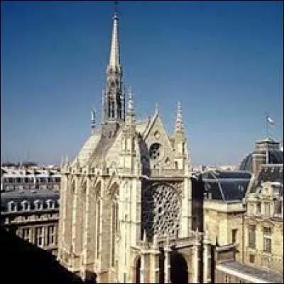 Quel roi de France fit l'acquisition auprès de l'empereur latin de Constantinople Baudouin II de diverses reliques comme la Sainte Couronne, les Saints Clous de la crucifixion, la Sainte Eponge tendue à Jésus pour le désaltérer lors de sa crucifixion et des fragments de la Vraie Croix ? Il fit édifier spécialement la Sainte Chapelle pour conserver ces reliques.