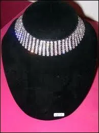 Quelle est la longueur d'un collier  ras du cou  ?