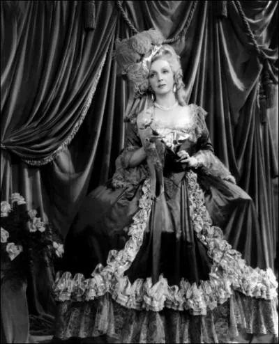 Quelle actrice incarnait la Reine Marie-Antoinette, dans  l'affaire du collier de la reine  sorti en 1946 ?