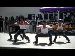 Lors d'un concert, les MB avaient chant une chanson. De quelle chanson s'agit-il ? (Regardez l'image, c'est celle du concert en question)