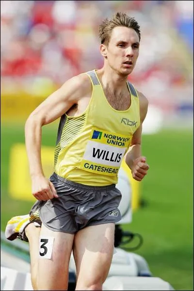 Athlte no-zlandais spcialiste du 1 500 mtres, il remporte l'argent aux jeux de 2008 suite  la disqualification de Rachid Ramzi.