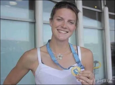 Pentathlte franaise, premire championne du monde franaise de ce sport suite  sa performance  Berlin en 2007, cette athlte termine neuvime aux jeux de Beijing.