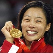 Lutteuse libre canadienne, cette athlte remporte la premire mdaille d'or olympique pour le Canada  ses premiers jeux,  Beijing, en 2008, dans la catgorie des moins de 48 kg.