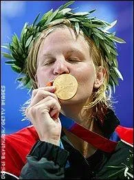 Nageuse zimbabwenne spcialiste des preuves de dos crawl et de quatre nages, elle remporte l'or aux jeux d'Athnes et de Beijing au 200 m dos et plusieurs autres mdailles d'argent et de bronze.