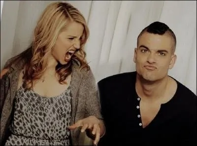 Qui sont ces stars qui font des grimaces ?