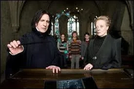 Dans HP7, aprs le combat McGonagall et Rogue, que prononce McGonagall quand Rogue prend la fuite ?